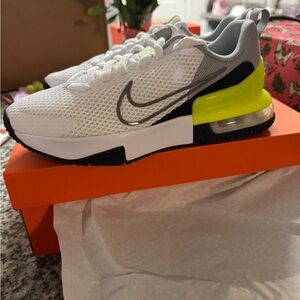 Men’s 7.5 fits 7. Nike Air Max Alpha Trainer 6. New in Box